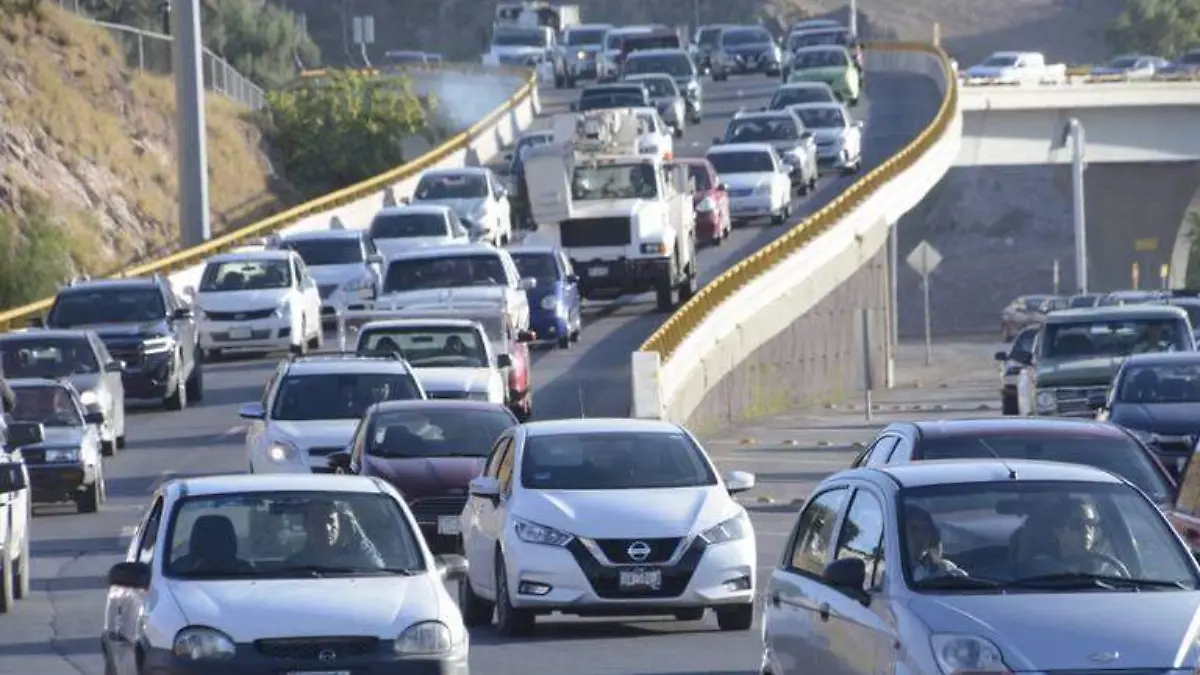 TRÁFICO carros vehiculos congestionamiento vial